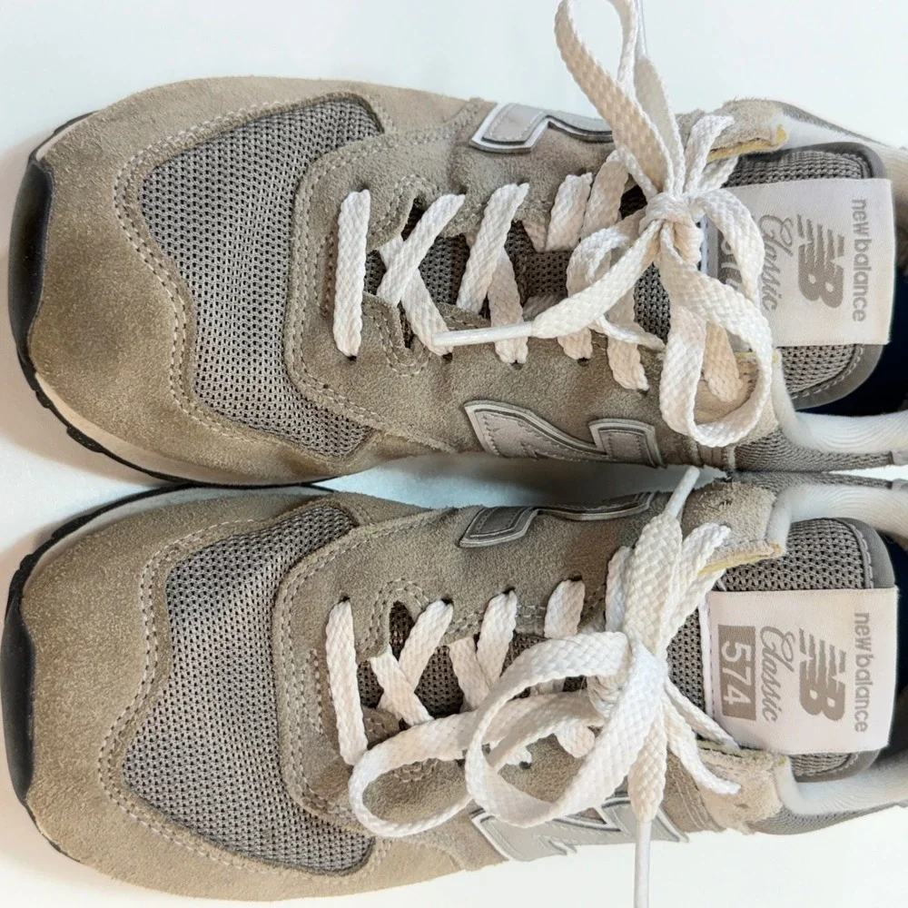 New Balance 574 Classic Sneakers Womens 8.5 Grey WL574EVG Suede Mesh Retro - Picture 7 of 9